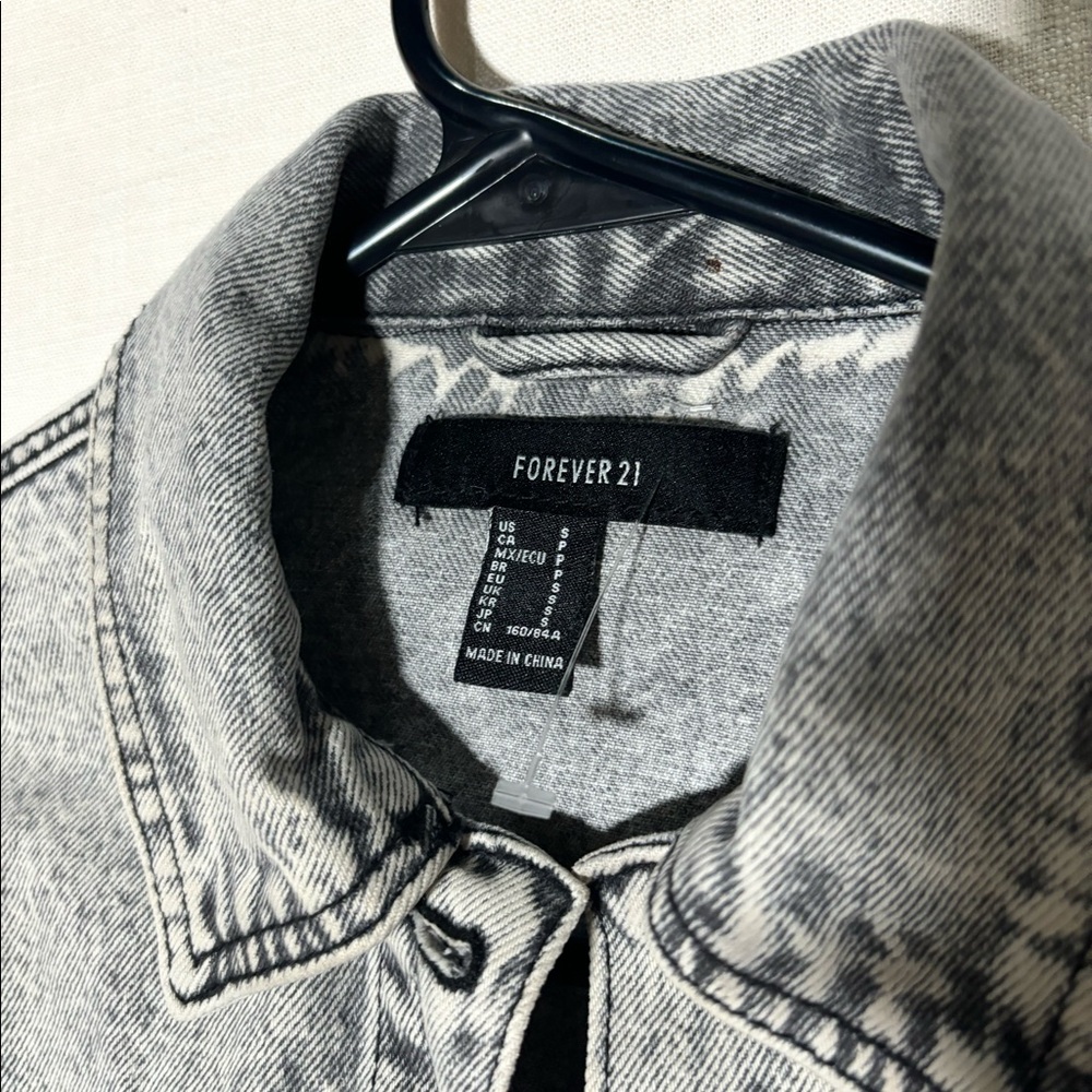 Crop denim jacket - Picture 3 of 3